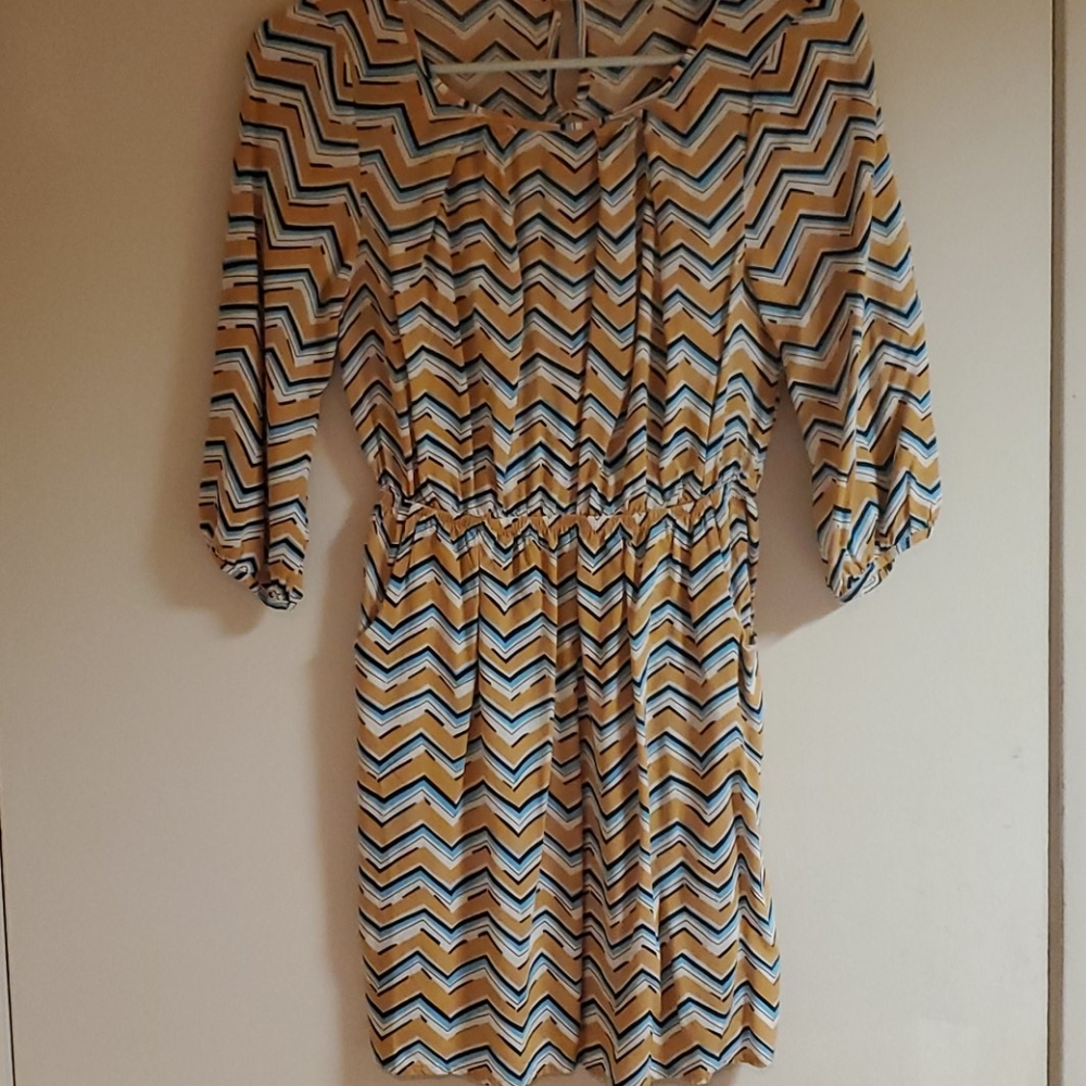 Darling small chevron print dress. 3/4 length slee